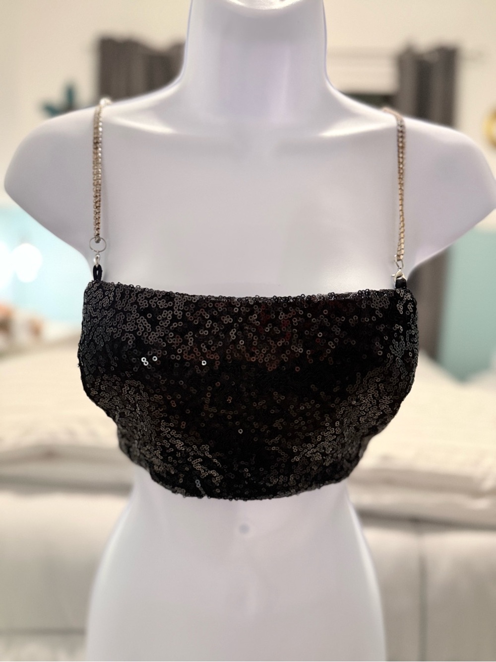 Source Unknown Black Sequin Chain-Strap Crop Top